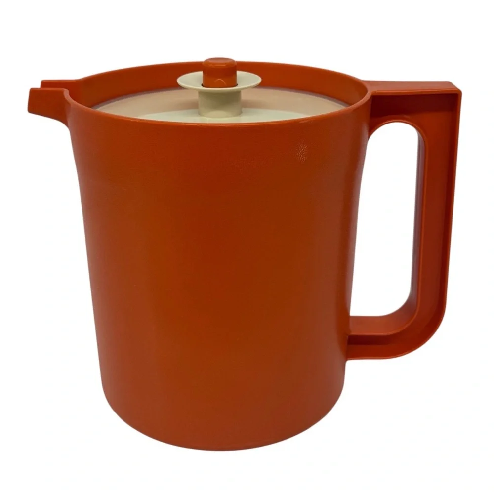 Vintage Tupperware Orange 1.5 Quart Pitcher w/Push Button Lid Model# 1575-5 EUC